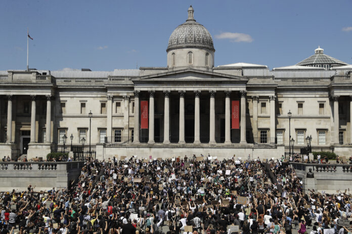 ¾udia protest