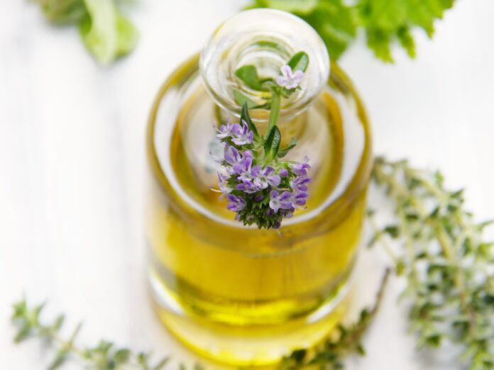 oil-bottle-thyme-stockpack-pixabay.jpg oil, bottle, thyme