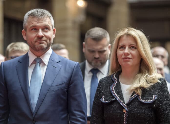 Na archívnej snímke prezidentka Zuzana Čaputová a vľavo Peter Pellegrini. Foto: TASR - Martin Baumann