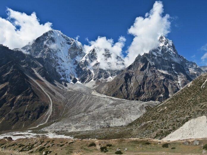 mountains-mount-everest-base-camp-stockpack-pixabay.jpg mountains, mount everest, base camp