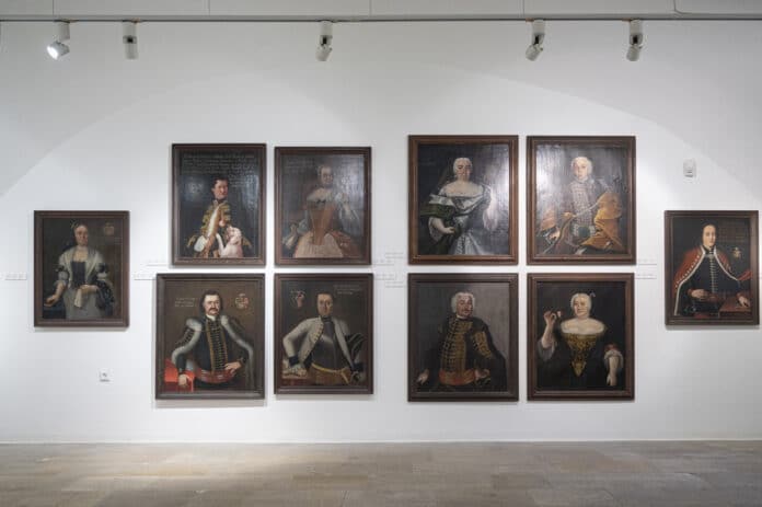 vnútorná expozícia interiér obrazy