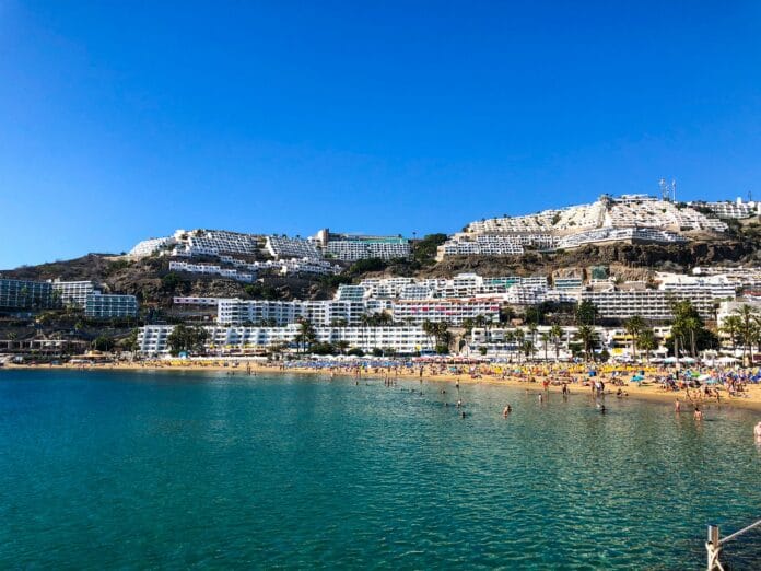 crowded-beach-in-gran-canaria-spain-for-more-visual-travel-inspiration-visit-our-instagram-httpswwwinstagramcomreiseuhu-stockpack-unsplash.jpg Crowded beach in Gran Canaria, Spain. For more visual travel inspiration visit our instagram: https://www.instagram.com/reiseuhu/