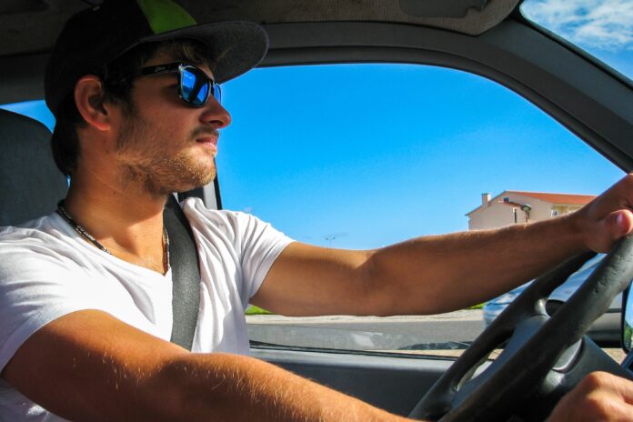 surfer-sunglasses-cap-stockpack-pixabay.jpg vodič