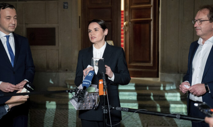 Sviatlana Cichanovská generálny tajomník Paul Ziemiak éf parlamentnej frakcie Kresanskosociálnej únie CSU Alexander Dobrindt