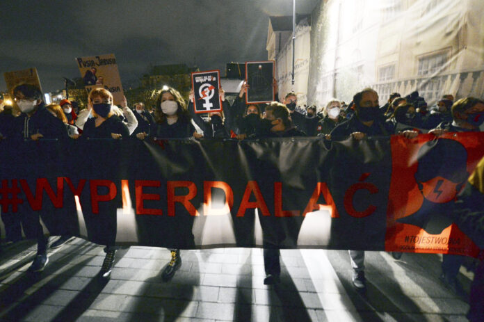 Protest proti novému zákonu o interrupciách v Po¾sku