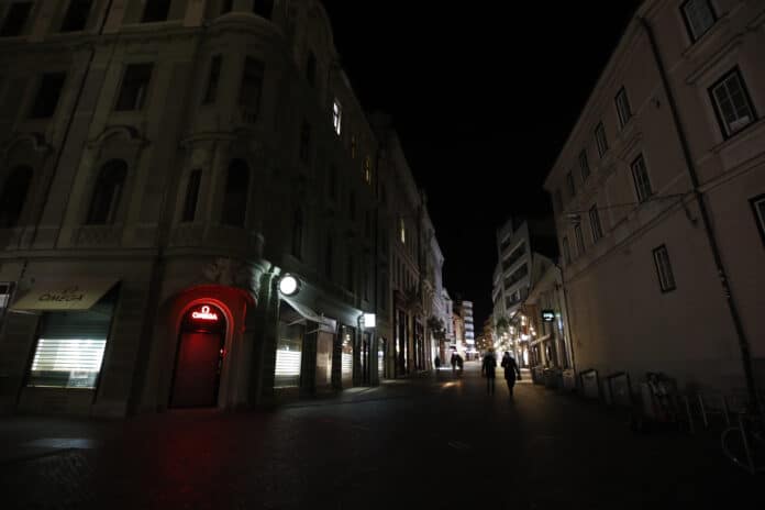 prázdna ulica