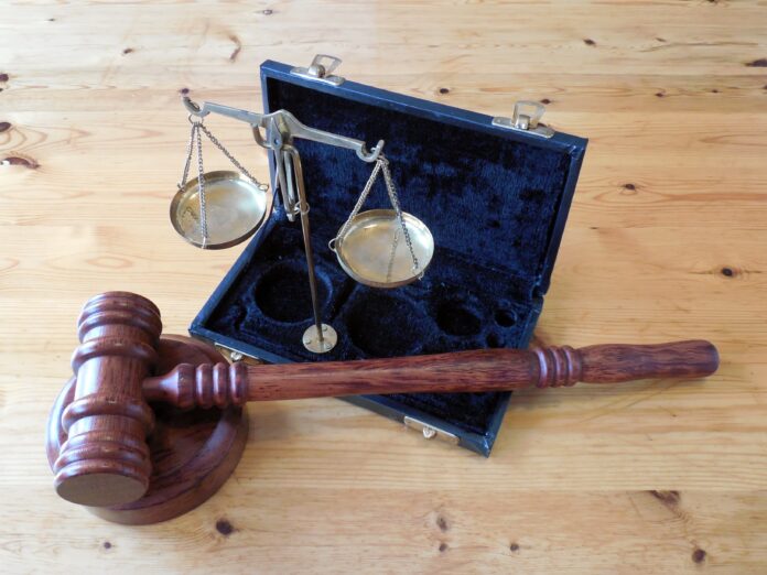 hammer-horizontal-court-stockpack-pixabay.jpg hammer, horizontal, court