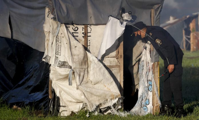 V Argentíne podpálili nelegálne príbytky, ktoré obývali ¾udia bez domova