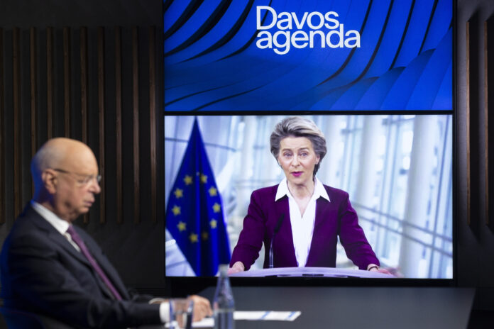 Ursula von der Leyenová Klaus Schwab