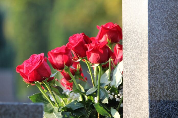 red roses bouquet, condolence, remembering
