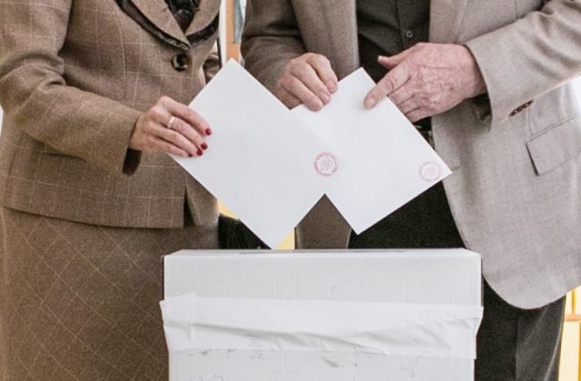 Strany nemôžu na kampaň v komunálnych a krajských voľbách míňať koľko chcú
