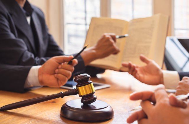 Na novovzniknuté správne súdy preložili sedem sudcov
