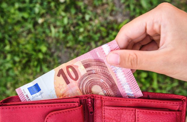 Minulý mesiac pribudlo na Slovensku 585 poberateľov dávok v hmotnej núdzi