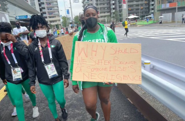 Diskvalifikovaní Nigérijčania protestovali v uliciach Tokia