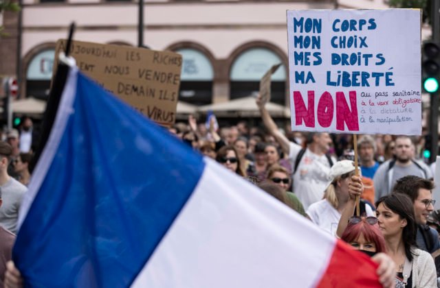 Francúzi skandovali „Sloboda“ a kritizovali Macrona