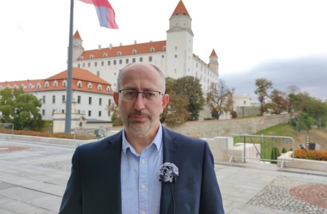 Sulík neznáša Matoviča a svojimi teatrálnymi výstupmi otravuje celé Slovensko