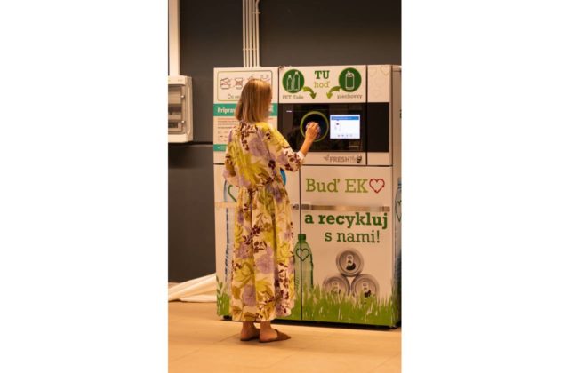 Sieť domácich potravín FRESH Plus spúšťa zálohovanie so svojím prvým recyklomatom ešte predtým