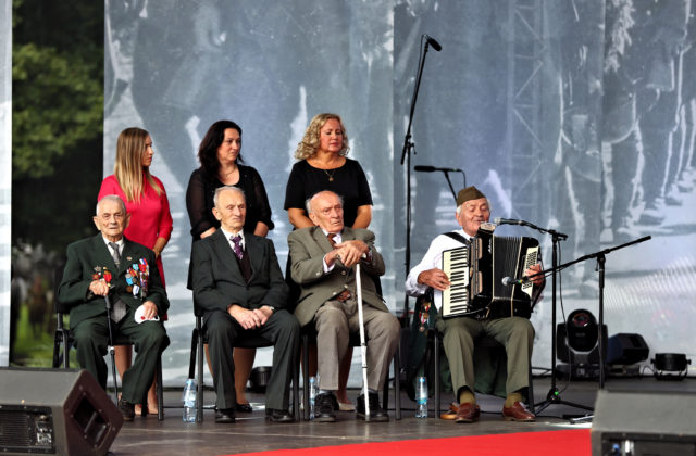 Politici si pripomínajú výročie SNP