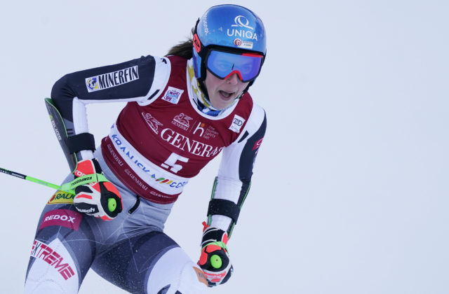 Paralelný obrovský slalom v stredisku Lech/Zürs odjazdia pred divákmi
