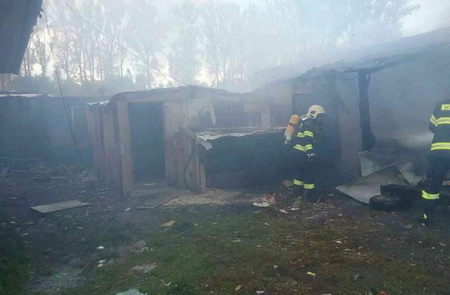 Hasiči zasahovali pri požiari stavby v Liptovskom Mikuláši
