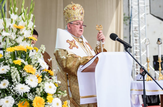 Arcibiskup Ján Babjak opustil karanténu