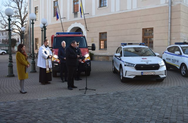 Kežmarskí policajti budú jazdiť na novom elektromobile