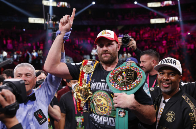 Fury obhájil titul majstra sveta v súboji s Wilderom