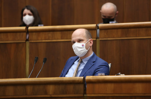 Grendel ostro skritizoval Kollárov nápad. So Smerom a Hlasom sa za okrúhly stôl nesadá