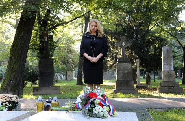 Čaputová si uctila pamiatku exprezidenta Michala Kováča