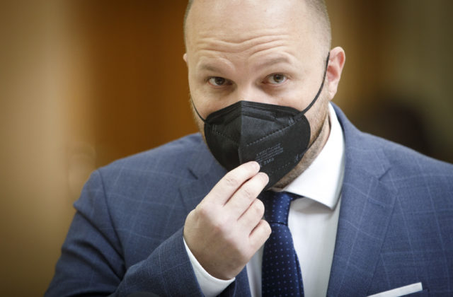 Vláda chce na Slovensku viac vojakov NATO. Nie 2100