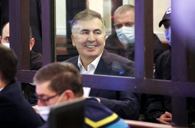 Exprezident Saakašvili sa postavil pred súd