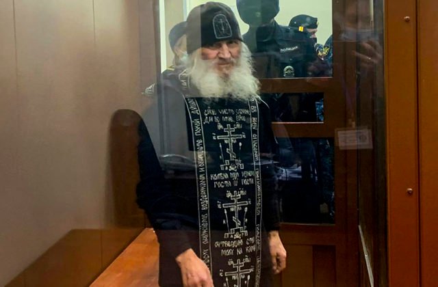 Mních popieral koronavírus a kritizoval Kremeľ