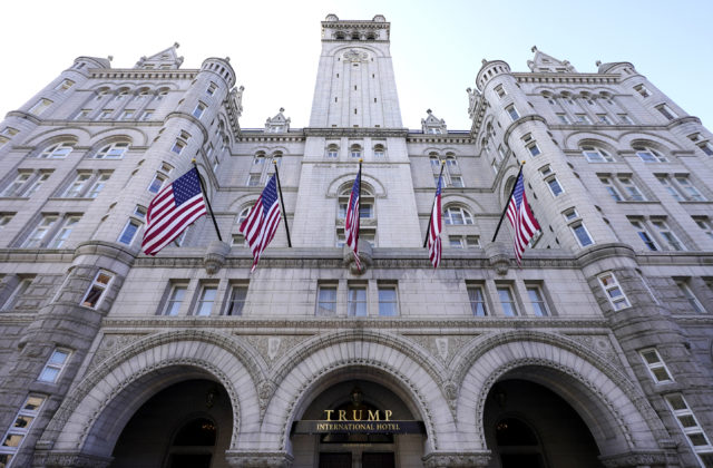 Hotel Trump International neďaleko od Bieleho domu sa mal predať za 375 miliónov dolárov