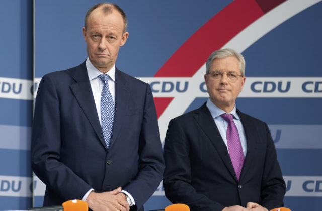 Merkelovej Kresťanskodemokratická únia má nového predsedu