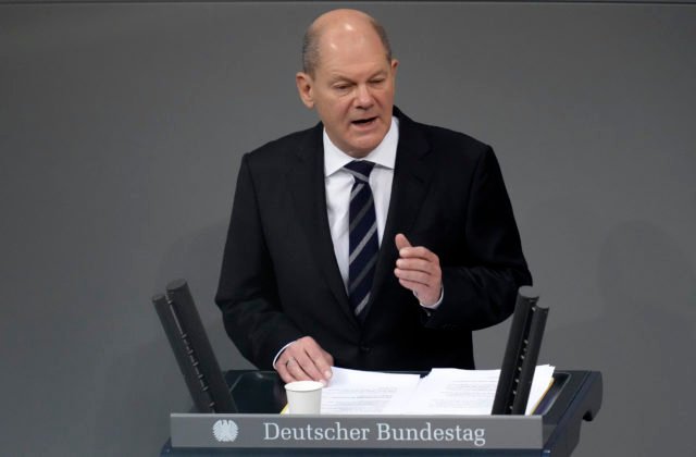 Scholz telefonoval s Putinom. Ten ho šokoval výrokmi