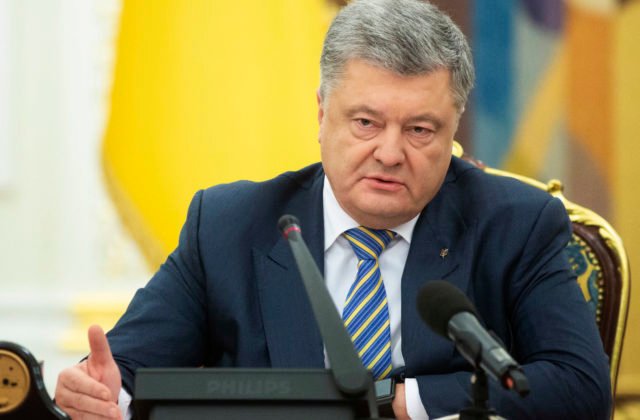 Exprezidenta Porošenka podozrievajú z vlastizrady