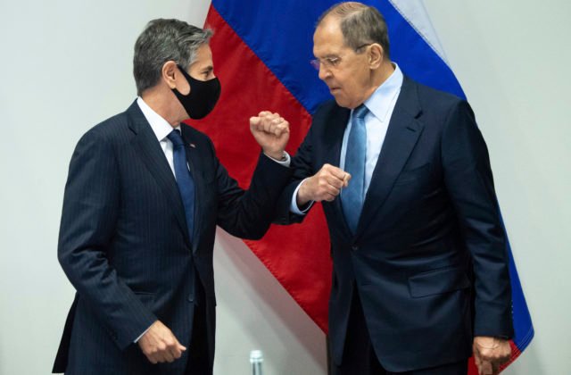 Lavrov sa stretne s americkým a francúzskym kolegom
