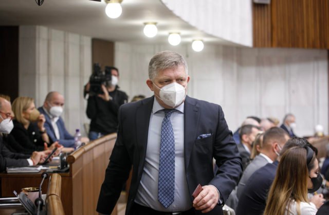 Fico: Vláda je banda ignorantov