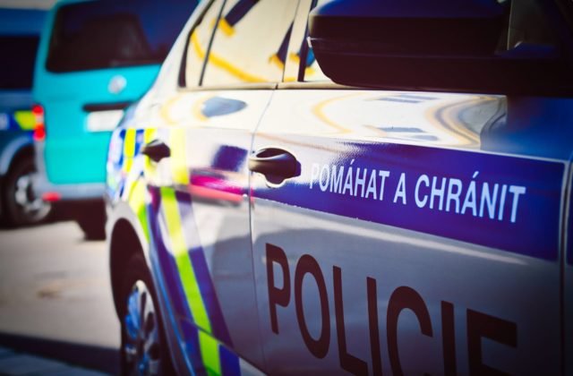 Českí policajti zadržali muža