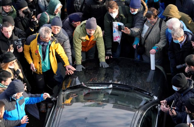 Stovky ľudí opäť protestovali proti ťažbe lítia v Srbsku