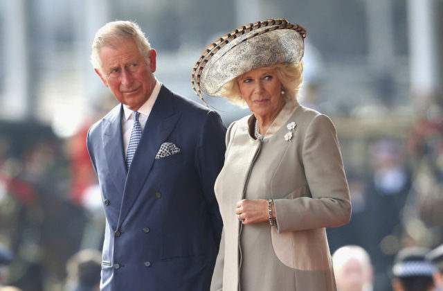 Princ Charles a jeho manželka Camilla majú COVID-19