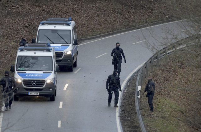 Podozriví z vraždy policajtov v Nemecku boli zrejme pytliaci