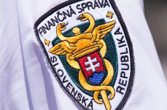 Obvinení pracovníci Kriminálneho úradu finančnej správy budú stíhaní na slobode