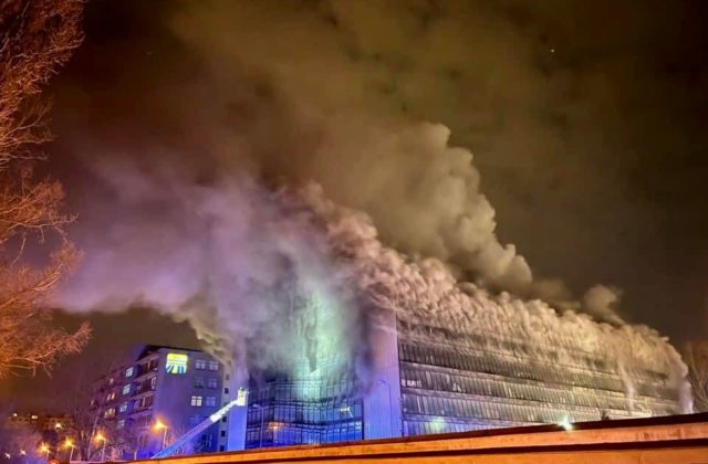 Hasiči z celej Bratislavy zasahovali pri požiari v Ružinove