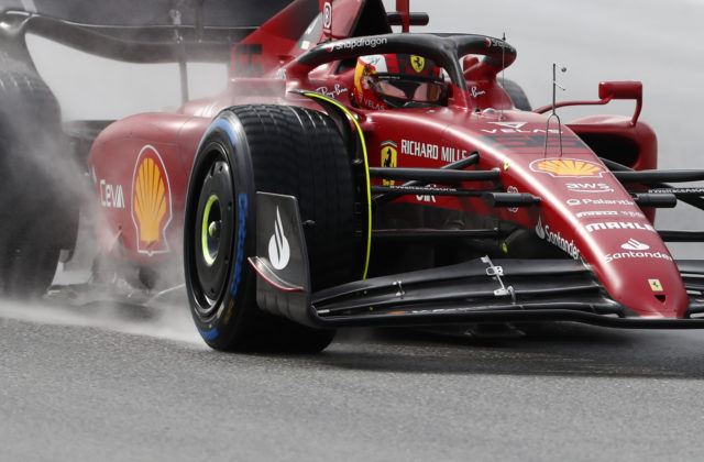 Šéf Ferrari očakáva od Mercedesu poriadne balíky vylepšení
