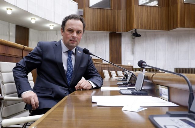 Čepček opäť predkladá návrh zákona o interrupciách