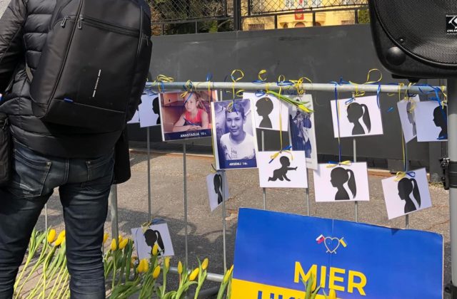 Ukrajinské matky vyšli do ulíc Bratislavy s cieľom upozorniť na ruský teror