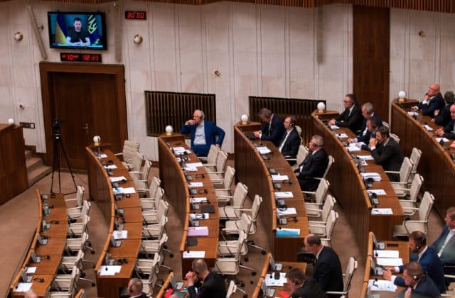 Poslanci odsúdili ruskú agresiu a vyzvali na rešpektovanie územnej celistvosti Ukrajiny