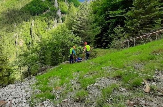 Chlapec neprežil pád z výšky 80 metrov na Zbojníckom chodníku v Malej Fatre