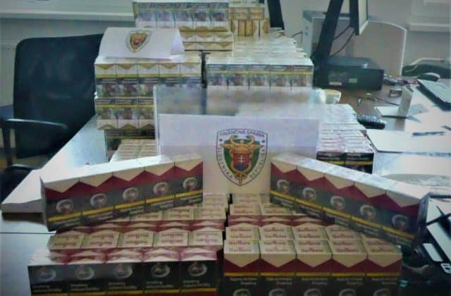 Ukrajinka pašovala v cestovných kufroch desaťtisíce cigariet